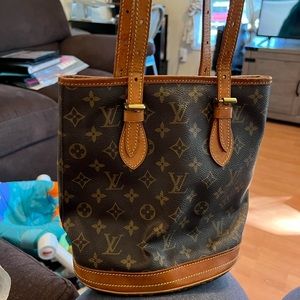 Authentic Louis Vuitton Monogram Bucket GM Shoulder Bag
